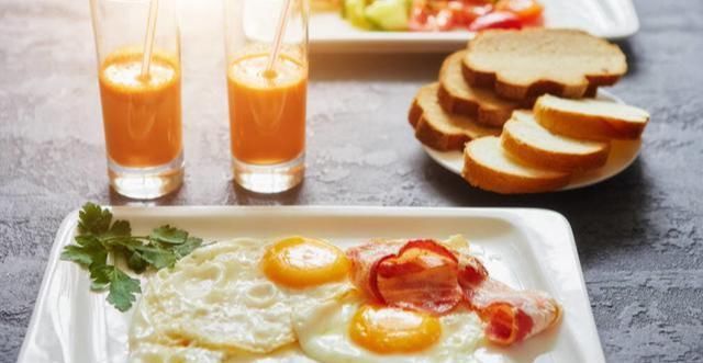 喝酒|忠告：晨起3个行为，比喝酒更伤肝，依然有很多男性“明知故犯”