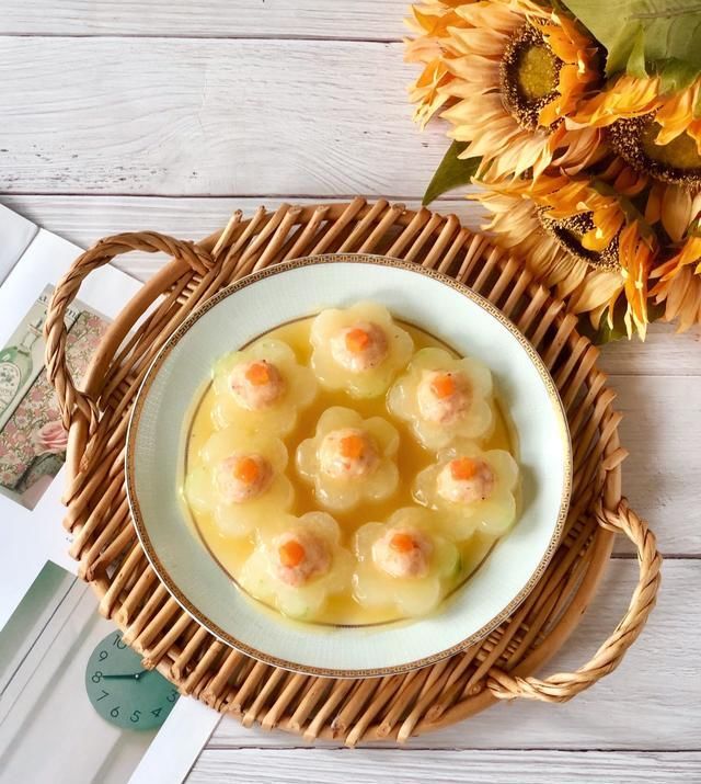  冬瓜|颜值爆表的虾滑酿冬瓜，端上桌的那一刻就惊艳全场了