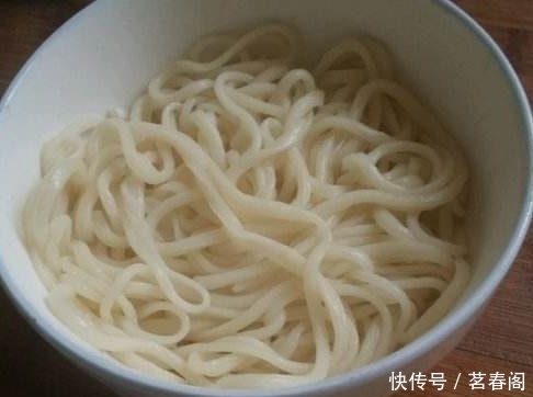 从来不|我家从来不买面条，教你秘制拉面做法，2块钱的面条够全家人吃