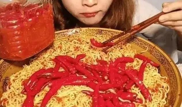  浪费|脑干出血去世、体重280斤……这种“真香”背后的真相，是伤人伤己