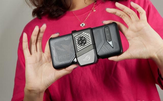  评测|ROG游戏手机3评测：首发865 Plus，看背后多数人会说三个字