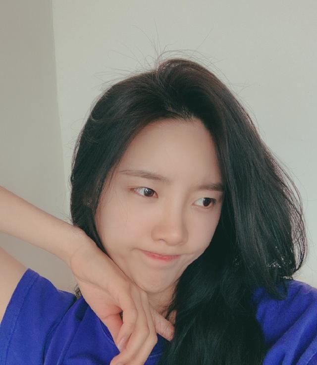  休闲|林有有扮演者被骂惨！生活中的她开朗爱笑，私服休闲简约接地气