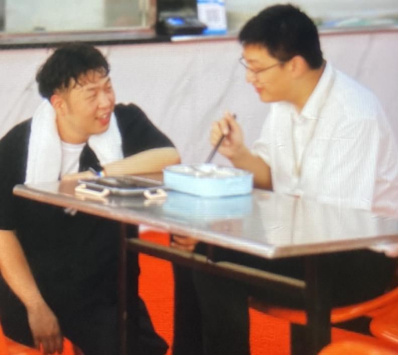  送餐|中餐厅4又有录制照，杨超越杜海涛外出送餐，王俊凯举动厉害了