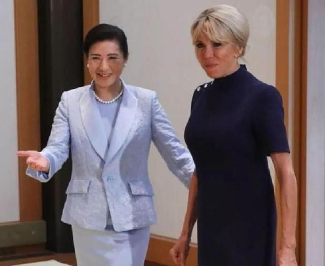 映衬|雅子和布丽吉特同框，皮肤又白又嫩，映衬的后者皱纹凸显