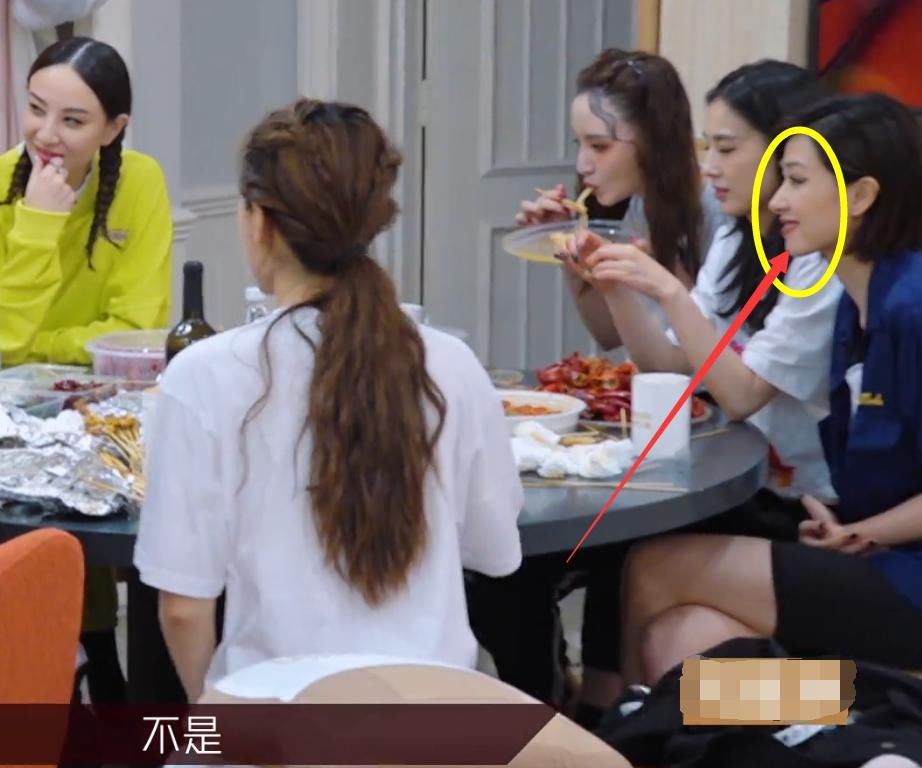  女神|万茜领李斯丹妮“蹭吃蹭喝”遇女神，孟佳看不下去，黄圣依反应有趣