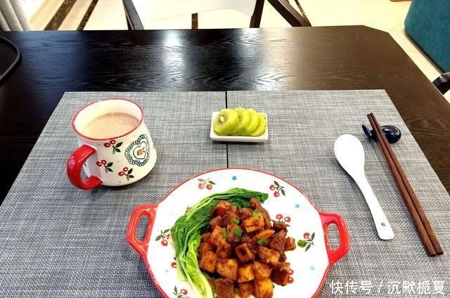 精致|40岁女人的极简晚餐,一人食也有滋有味,网友精致,日子过成诗