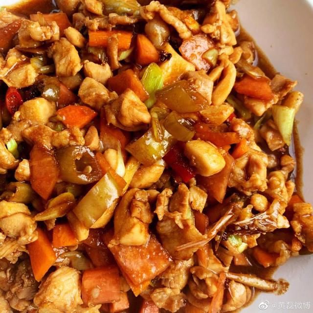  花生米|黄磊晚饭后晒出6道家常菜，简单接地气却满屏诱惑，网友想去蹭饭