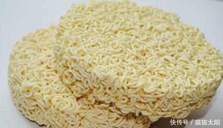 油炸|刚知道,“油炸”方便面和“非油炸”的区别是什么了,别再乱吃了