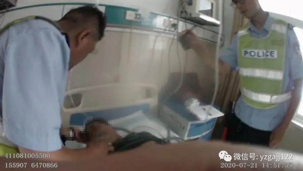  闯红灯|醉驾摩托闯红灯酿事故，不戴头盔伤自身！