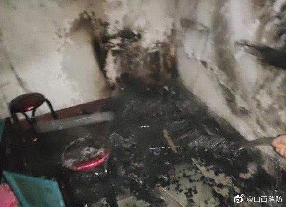  打火机|平遥西达蒲村出的事，小孩家里玩打火机，结果把家给烧了！