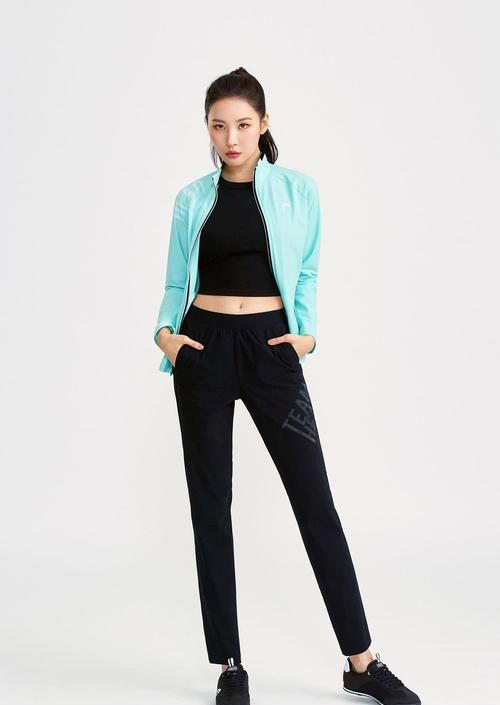  完美|“腿精”称号名不虚传，异域风也能完美驾驭，是许多女孩的女神了