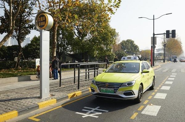  出行|线上线下都可“一键叫车”！上海市出租车统一平台“申程出行”今起试运行