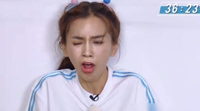  层楼|Baby爬10层楼累到呕吐，镜头突然拍特写，她的反应堪称教科书