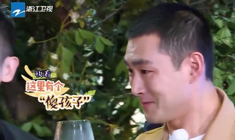  暴露|导演让baby喝“变态水”，郑恺的一个下意识动作，暴露两人真实关系！