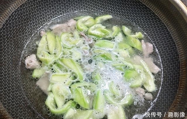 内行人|外行人喝骨头汤,内行人专喝它,营养丰富,三伏天最鲜美