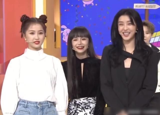  真人|《非日常派对》直播生图，失去四级美颜，THE9真人颜值太显然