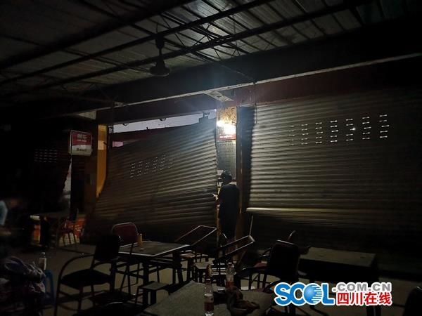  现场|探访爆炸现场附近副食店：卷帘门变形 商品大量跌落