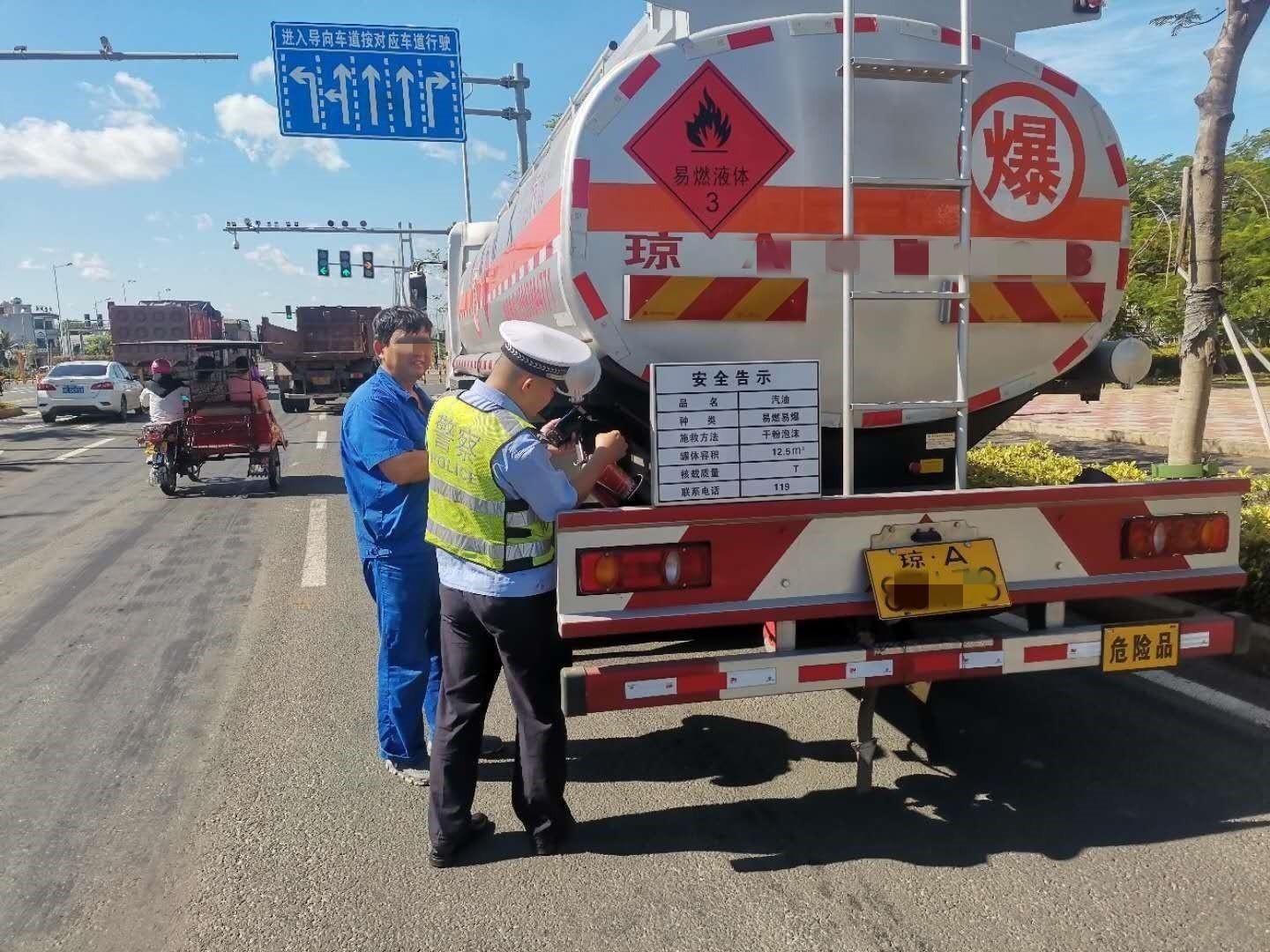 专项|发现一起查处一起！洋浦交警专项整治统一行动查处交通违法行为96起