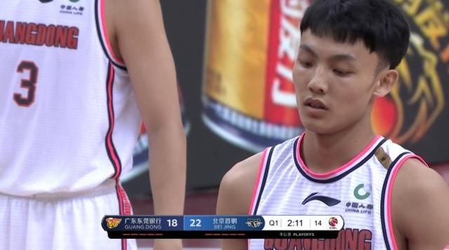  北京队一|京粤大战火药味十足，杜润旺伸脚领到违体，曾繁日掏裆被驱逐出场
