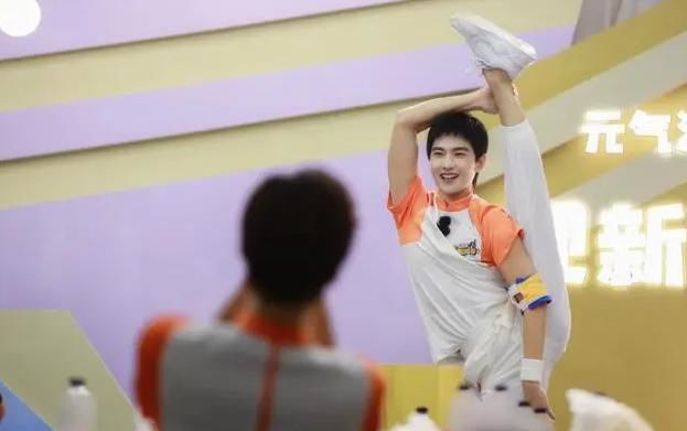  节目|《元气满满的哥哥》宿舍简陋，直到维嘉出现，这待遇差别有点大