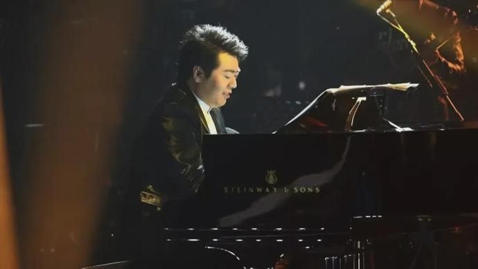  杨迪|下跪的杨迪，也救不回《青春环游记2》！