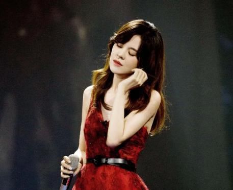  姐姐|《乘风破浪的姐姐》李斯丹妮票数遭到质疑，蓝盈莹成为话题关键人