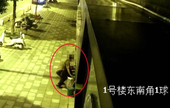 出门|凌晨,杭州75岁大爷跑出门采了一朵花!摊上大事了...网友心疼:仿佛回到初恋