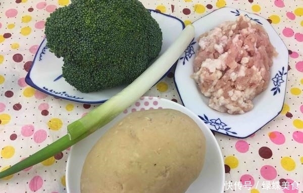  饺子|秋天包饺子就吃这个馅，比韭菜鲜，比芹菜营养，一口气能吃30个