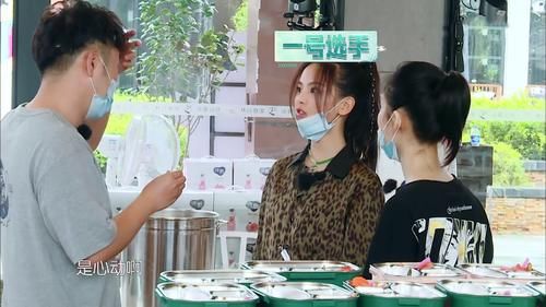  评价|耿直boy上线！王俊凯评价杨超越唱歌，针针见血！