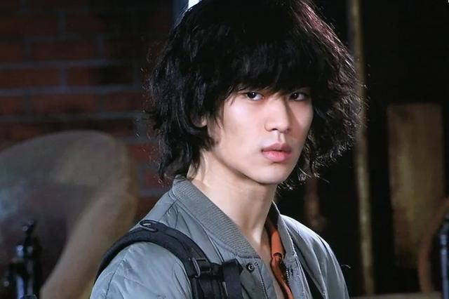 金秀贤|金秀贤 8 块腹肌手感怎么样?只有她知道