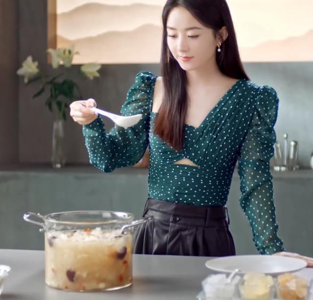  中餐厅|《中餐厅》赵丽颖煮甜品忘放糖，“一孕傻三年”？该来的总会来