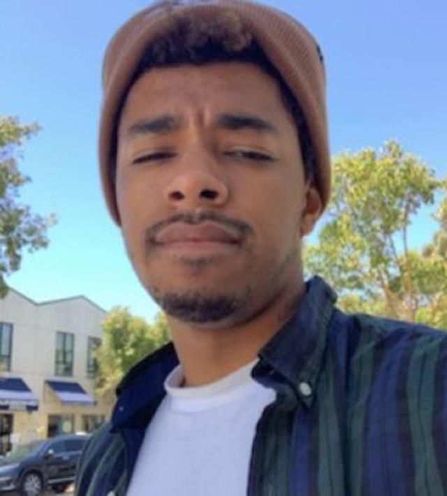  白人女士|黑人小伙戴口罩送货，还没上楼被白人大妈拦住：你在持枪抢劫吗？