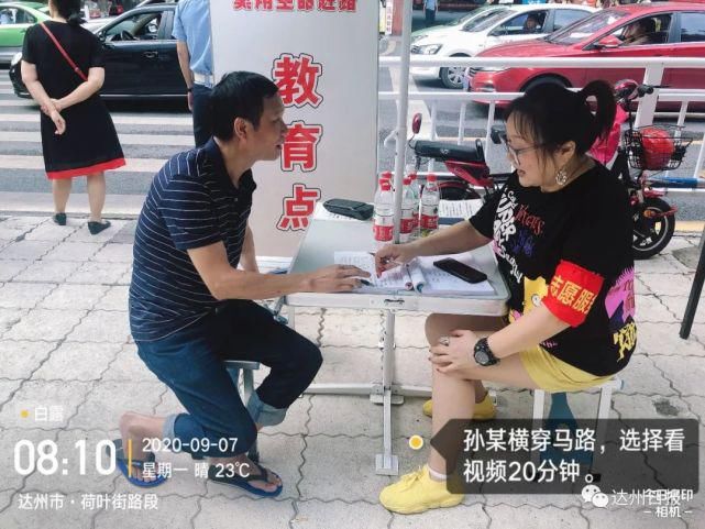 耍横|乱穿马路，当街耍横，还咬伤交警…拘留10天！