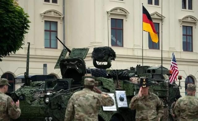 传统|向传统盟友动手，撤军1.2万，美国已经把刀架在了欧盟的“脖子”上