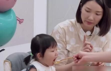  吃饭|王祖蓝女儿不吃饭，谁注意他的做法，真的有一套