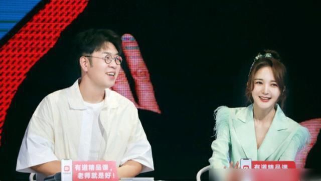  水准|《中餐厅1》里的洗碗妹靳梦佳，她主持的新节目真是太有水准了