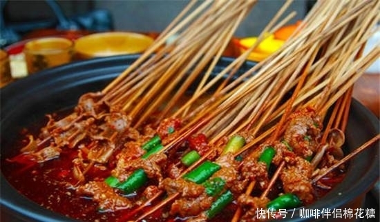 喜欢|串串店做白吉馍,食客喜欢吃,排队来买吃不够