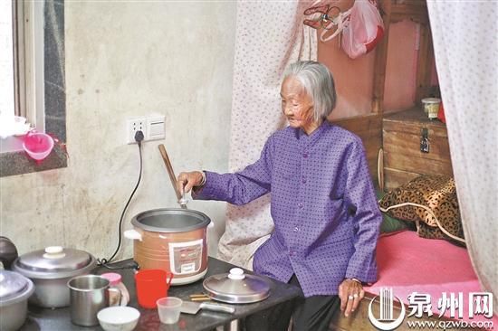  送给邻居|南安目前最长寿的老阿婆 112岁还能穿针引线做手工