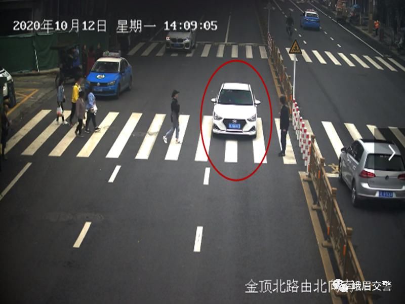 行人|开车不礼让斑马线行人？峨眉交警已经盯上你了！