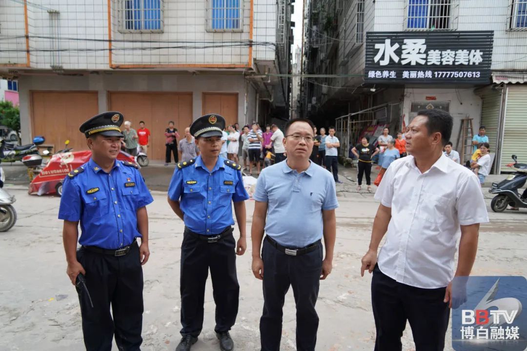 执法人员|“生命通道”千万不能堵！简易棚霸占消防通道拆！