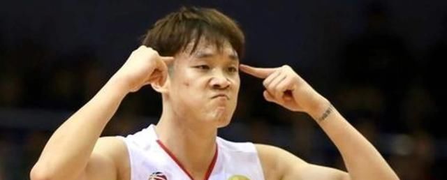 朱芳雨|CBA朱芳雨怒找八一高层，市场冒出2条大鱼，大韩小丁或将都失意