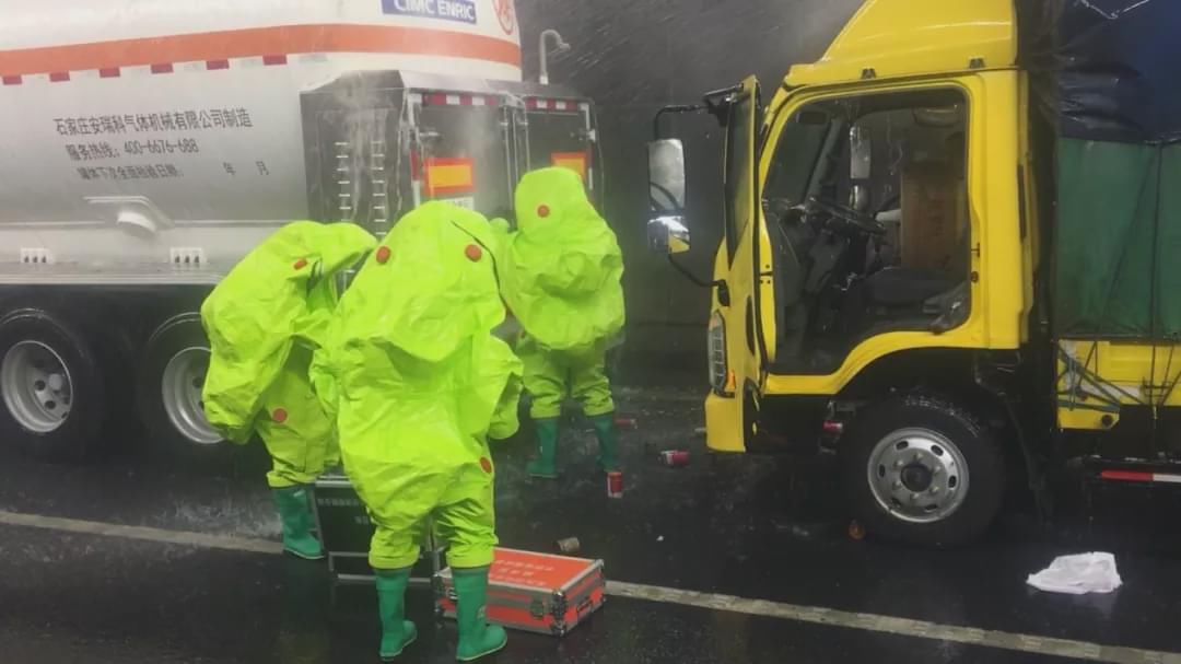  联动|高速隧道内有事故导致危化品泄漏？看河南高速交警多部门如何联动演练应急救援