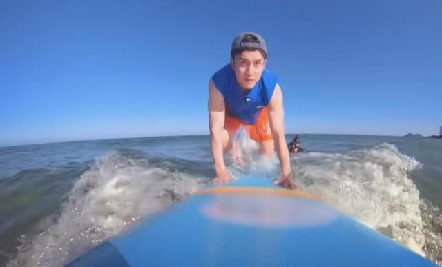 夏日|《夏日冲浪店》上线!黄轩自称带资进组,王一博变身“小话痨”