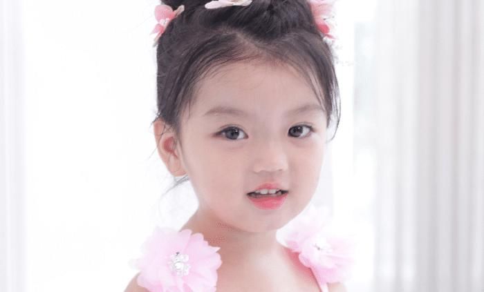 弟弟|曾直言“为弟弟赚奶粉钱”的阿拉蕾,“变脸式”长大,“打脸”多少网友?