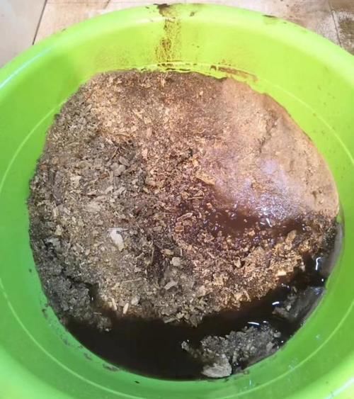  内胆|洗澡的时候热水器通电，“杂牌”内胆炸了，一家三口孩子人没了