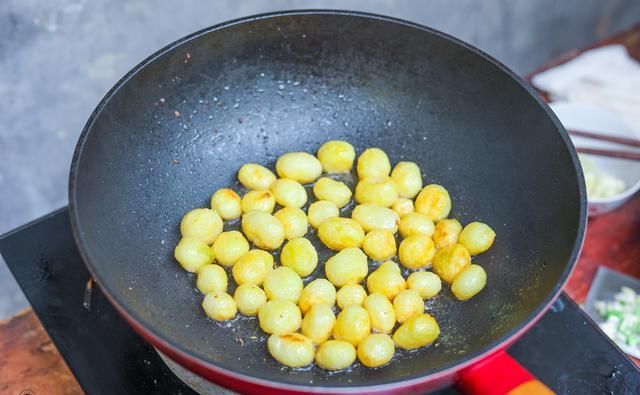上桌|邻居送的食材,有钱也难买到,上桌都抢着吃,一口一个,够味