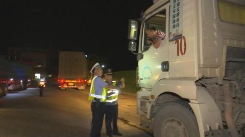 联合|深夜行动！三级联合执法队上路查车