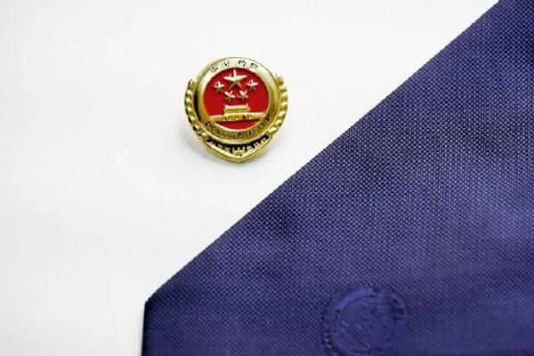 申请健康|【拍案】“好心人”帮忙搞定“健康码”，存款竟不翼而飞？