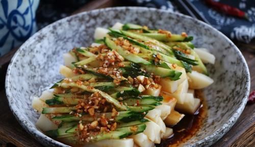  熬粥|夏天，小米别熬粥，学会秘制吃法，健胃消食又解暑，一天要吃2碗