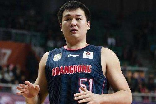 万圣|万圣伟近况:化身美食博主,仍不忘调侃杜锋